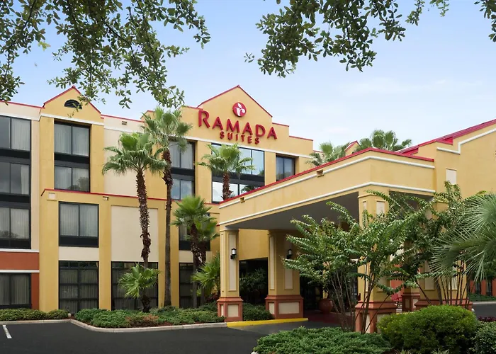 Ramada By Wyndham Suites Airport- Free Airport Shuttle