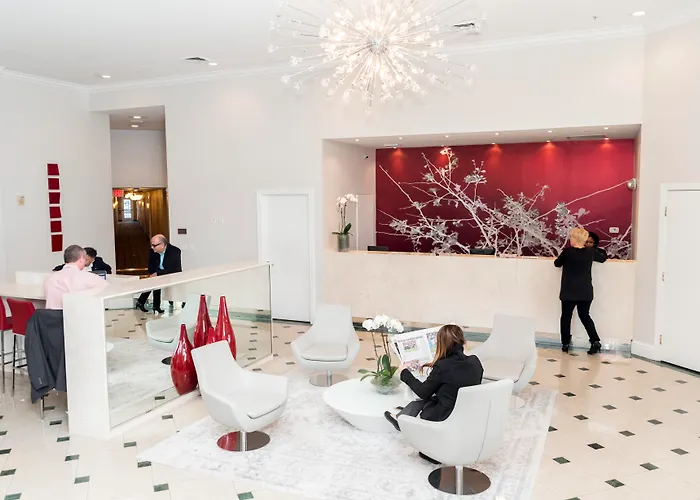 The Point Hotel & Suites Universal