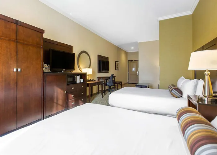 The Oaks Hotel & Suites