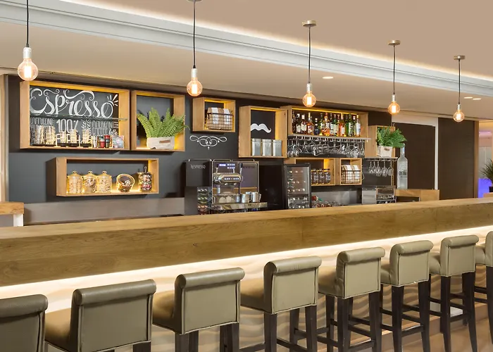 Beach hotel: Carlton Tel Aviv Hotel - Luxury On The Beach