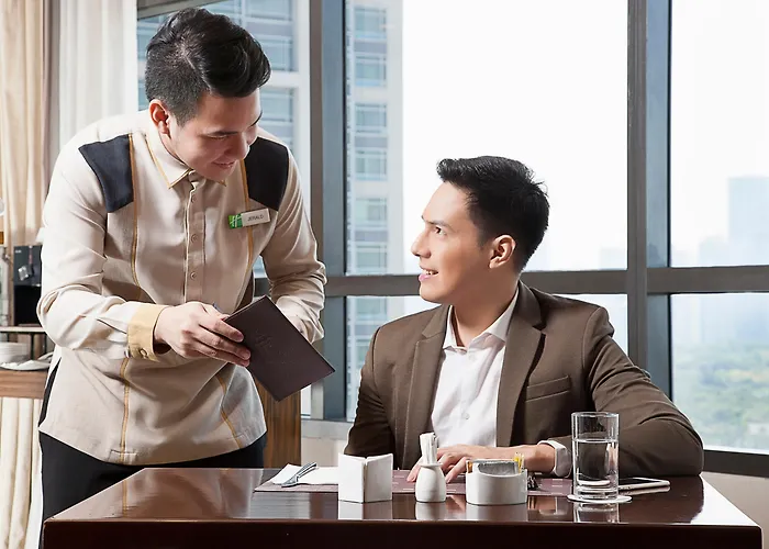 Pets Allowed Hotel Holiday Inn & Suites Makati By Ihg