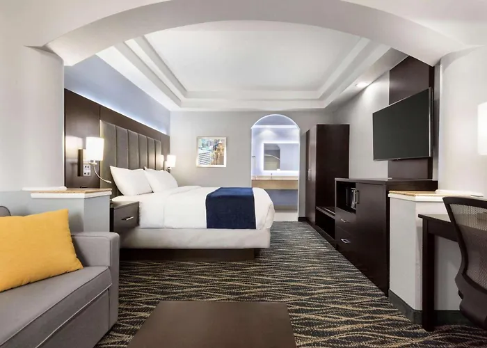 Days Inn & Suites By Wyndham Houston Hobby Airport