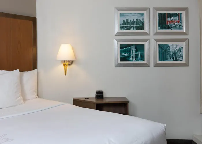3 star hotels La Quinta By Wyndham Secaucus Meadowlands