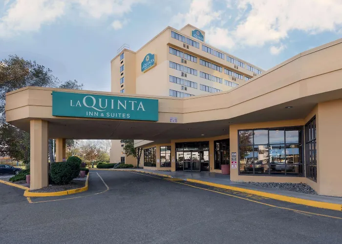 3 star hotels La Quinta By Wyndham Secaucus Meadowlands