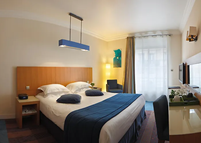 Hotels with pool Westside Arc De Triomphe