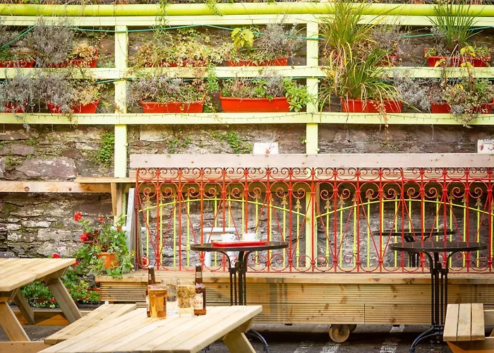 Central hotel: Ashley Hotel