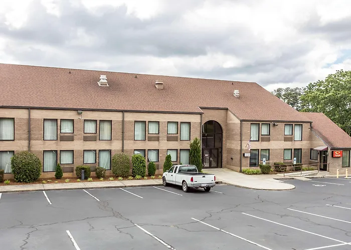 Econo Lodge & Suites Southern Pines - Pinehurst