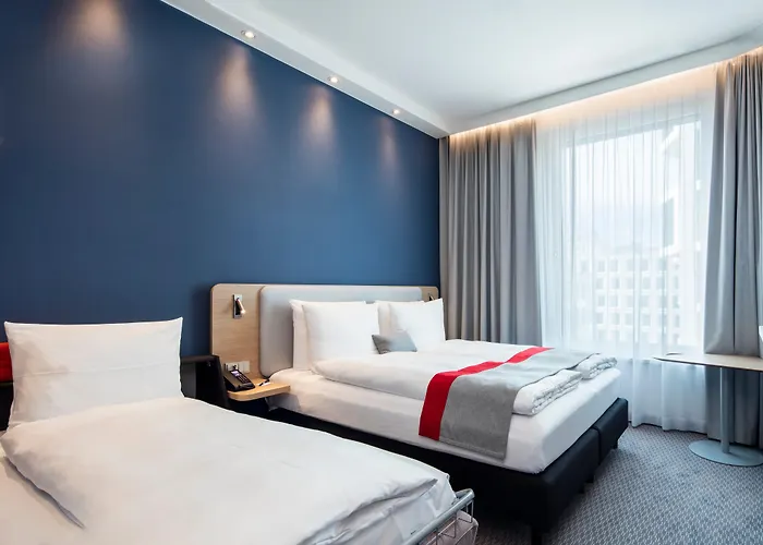 Holiday Inn Express City West By Ihg