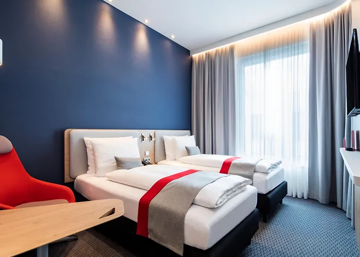 Holiday Inn Express City West By Ihg
