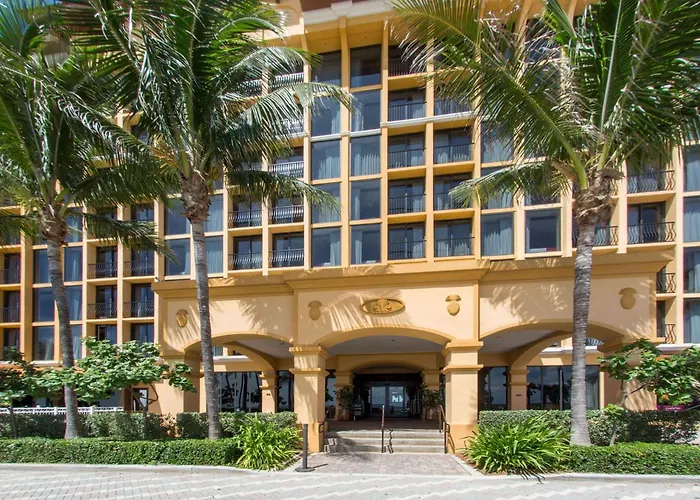 Hotel with pool: Wyndham Deerfield Beach Resort