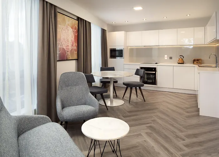  Roomzzz London Stratford