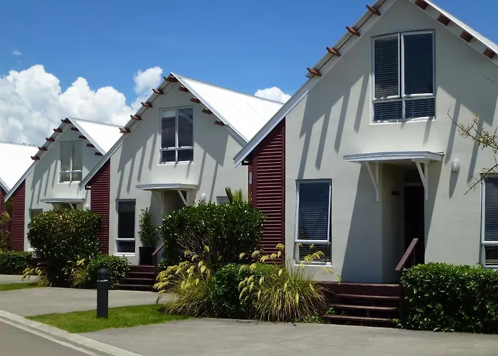 Beach hotel: Ramada Resort By Wyndham Rotorua Marama