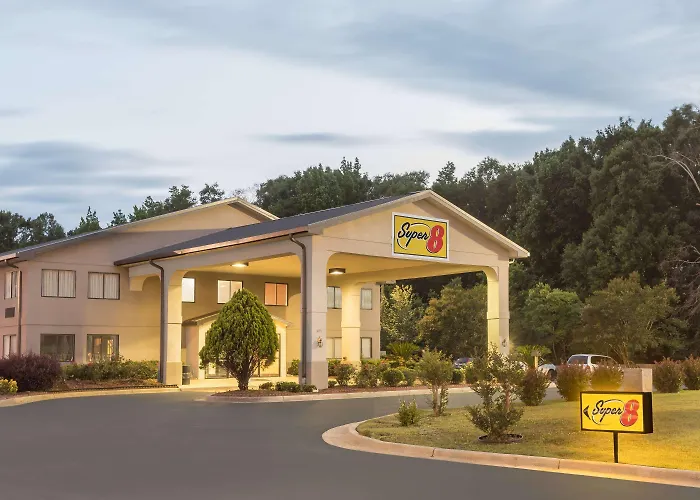 Super 8 By Wyndham Montgomery I-65