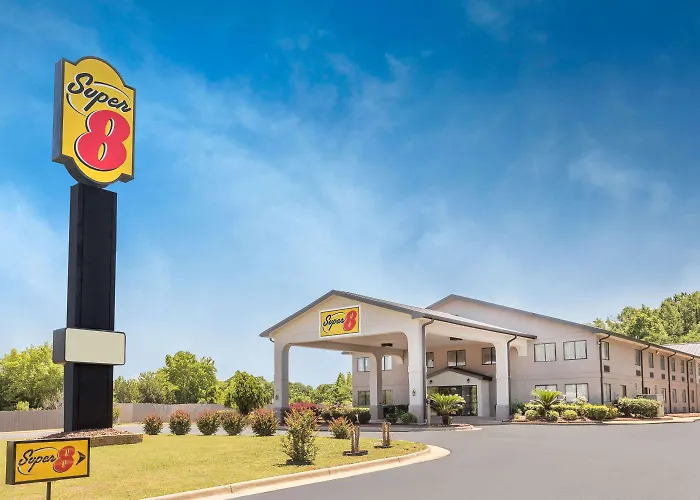 Super 8 By Wyndham Montgomery I-65