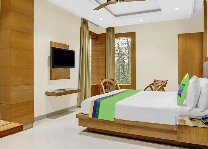 Fortuner -3 Minutes Walk From Karol Bagh Metro Station