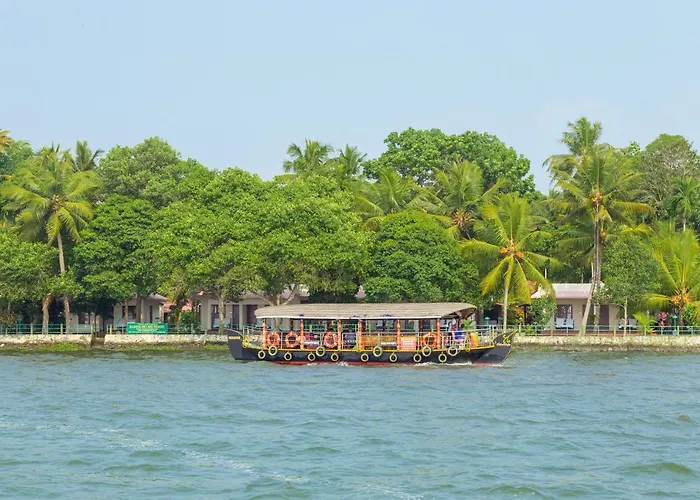 Illikkalam Lakeside Cottages