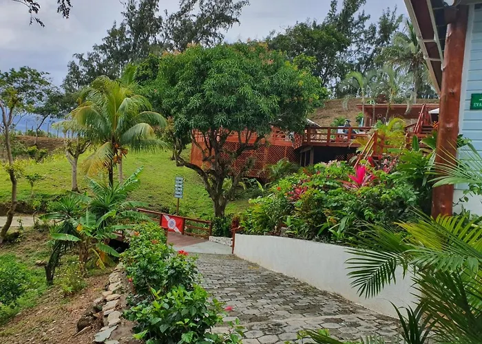 Hotel And Dive Center Roatan Yacht Club