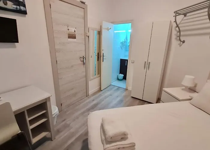 Hotel: Hostal Eixample