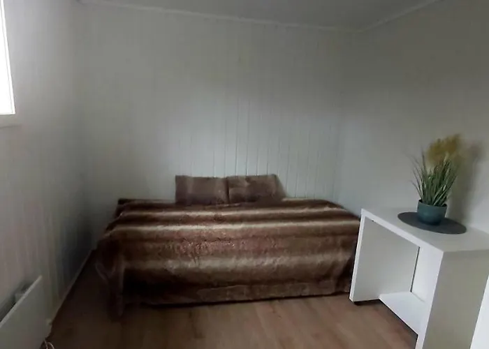 Familiehotel: Aurora rooms in shared apartment nr2 We are doing privet Northen lights trips, reindeer trip&Fjord sommaroy trip