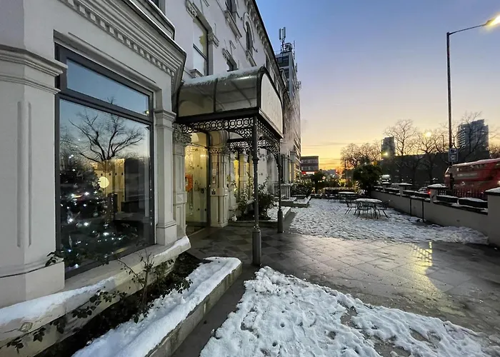 Beach Hotels Pembury At Finsbury Park