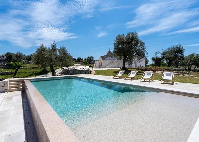 Trulli Cicerali , trulli design con piscina panoramica