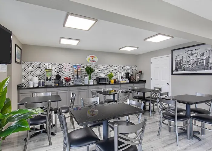 Super 8 By Wyndham Nashville West