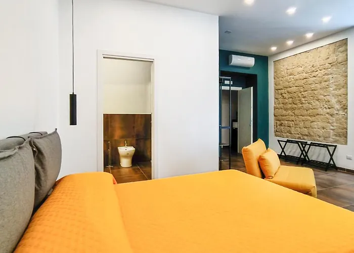 Hôtel de l'aéroport: Casa Calù Castel dell'Ovo