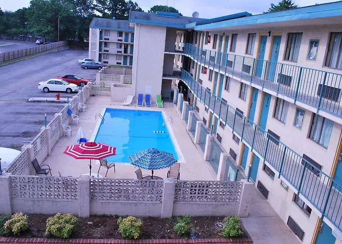 Pet Friendly hotel: Bama Inn