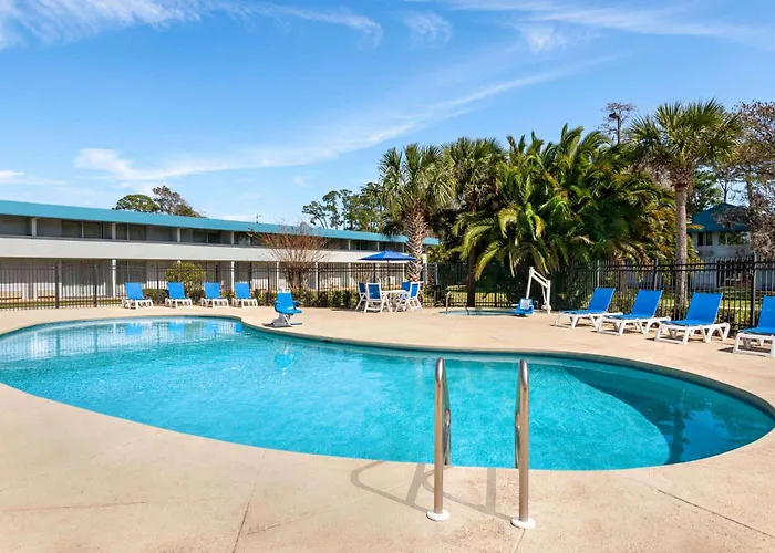 Baymont By Wyndham Intl Speedway I-95 Daytona Beach