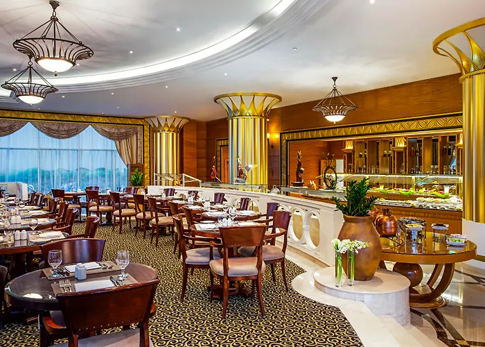 Beach hotel: Corniche Hotel Abu Dhabi