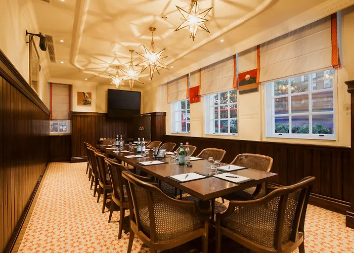 5 star hotel: The Lalit London