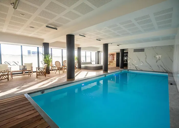 Le Barracuda&Spa, Centre Port, pieds dans l'eau, vue mer