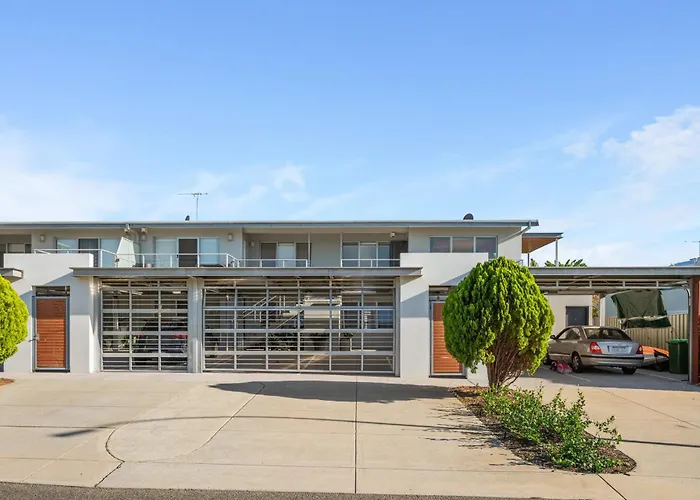 Hotel near College: Applecross Riverside Apt