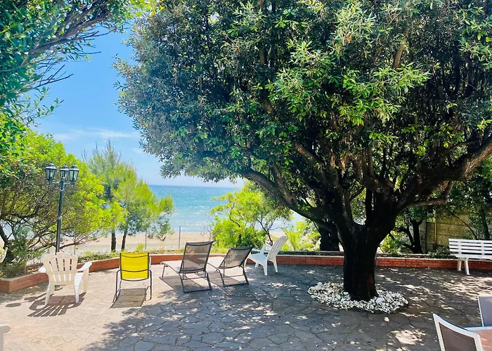 Villa GREG stupenda location sulla spiaggia con accesso diretto al mare