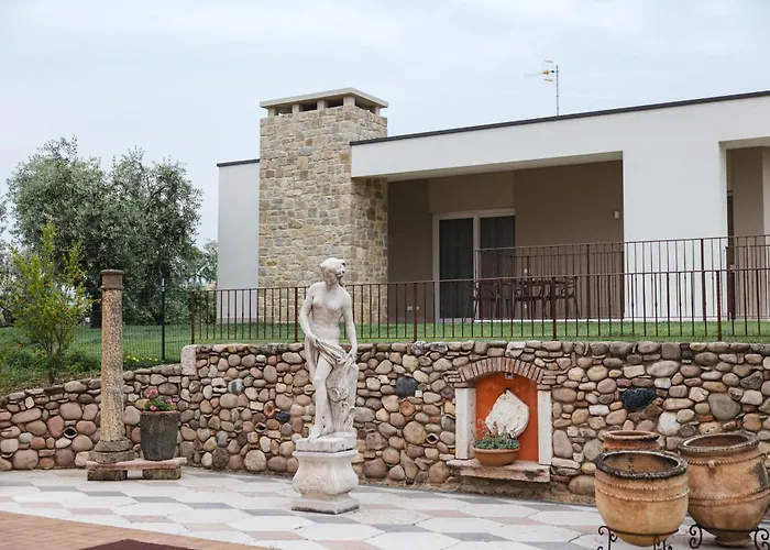 Villa: La Rondinella Apartments