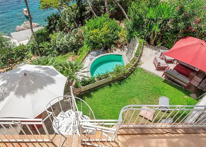 La villa: Villa Cisterna Capri, Private Beach Front Property With Pool