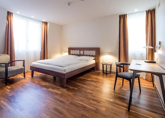 Hotel with view: Hotel Schweizerhof Basel