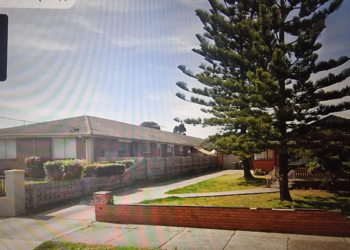 Two Pines, Whole Home In Tullamarine Near Airport!