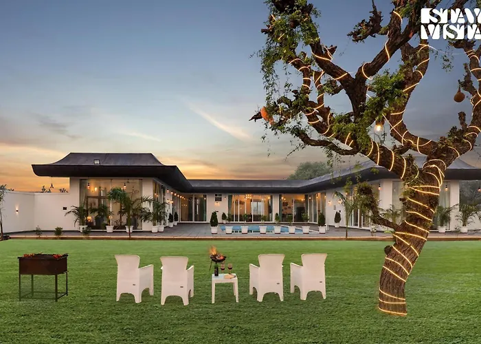 Pool Villa: Stayvista'S Kundan Villa - Pet-Friendly Villa With Sprawling Lawn, Outdoor Pool
