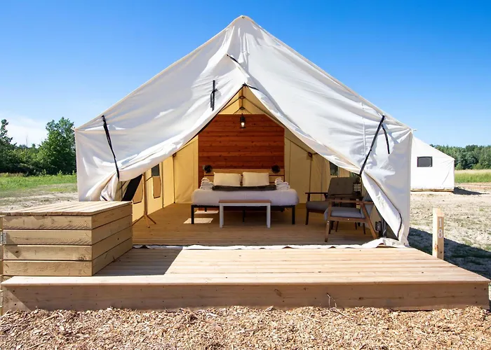 Hotel near College: Off Map Glamping