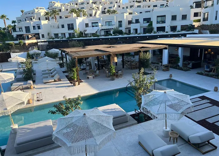Macenas Resort