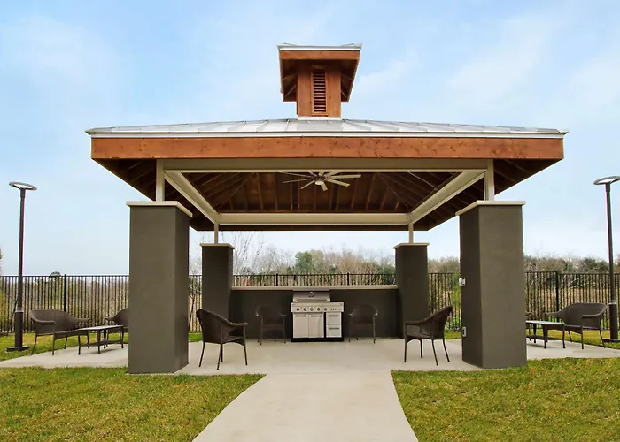 Pet Friendly hotel: Home2 Suites By Hilton Beaumont, Tx