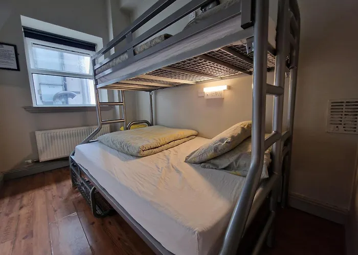 Hotel near College: Bru Bar & Hostel