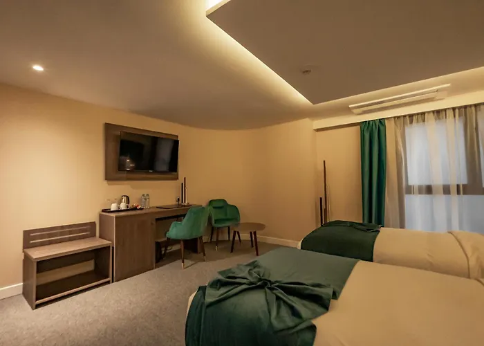 Ad Hotel Pont D'Hydra