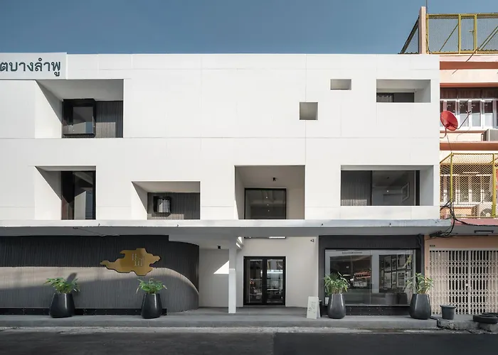 Hotel with pool: Lilit Bang Lumphu Hotel