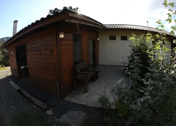 Pousada com piscina: Refugio Do Sol Campestre