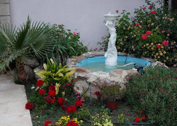 Hotels with tennis Hilltop Gardens Apartments