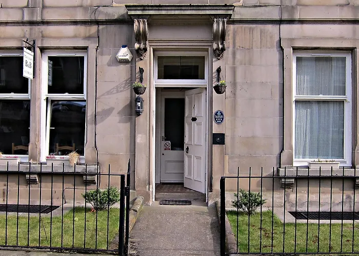 Family Hotel: Mccrae'S Bed And Breakfast