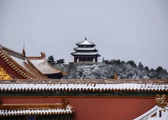 Happy Dragon Alley Hotel: City Center Charm with Free Coffee & Tourist Services