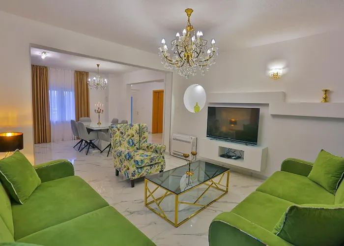 Villa met zwembad: ***Green Dream***- villa in Split